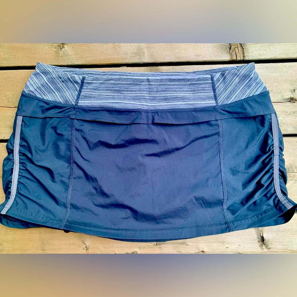 Lulu Run Hills/Speed Ruched Grey Skirt Y2K Legacy 10 | jupe gris retirée 10